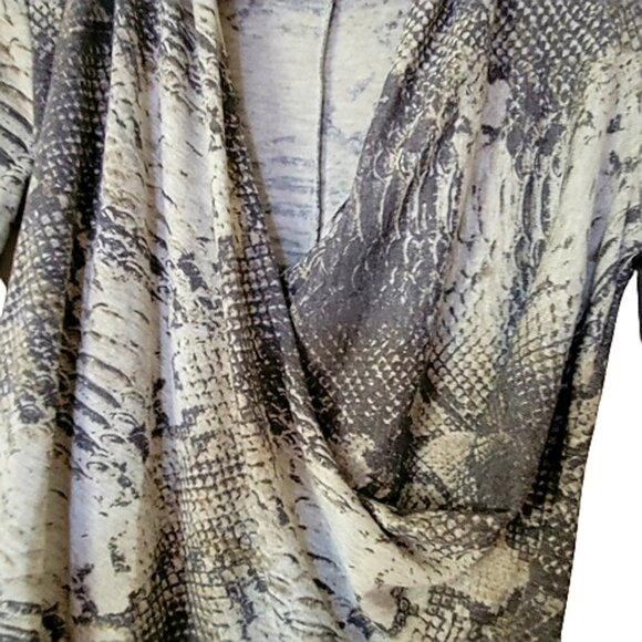 1 stage  long sleeve faux cross body snake print Light and dark gray - Picture 2 of 6
